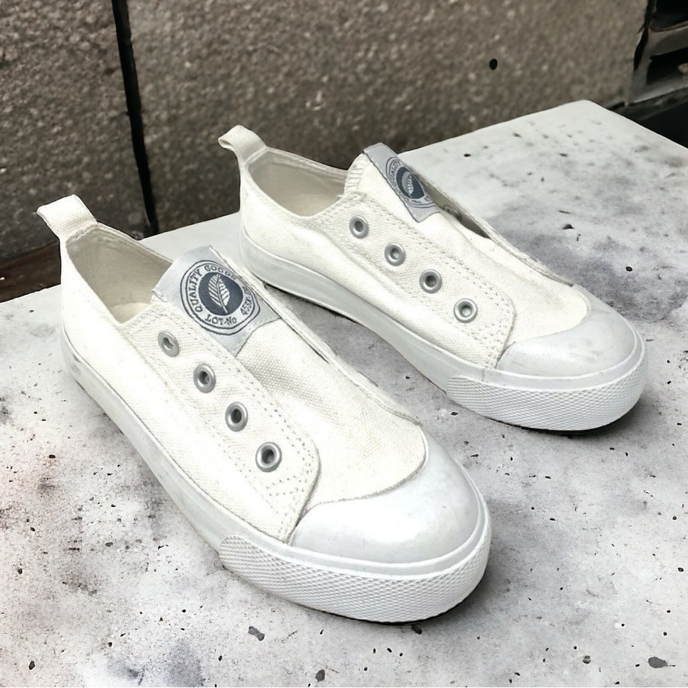 H&m Kids White Laceless Plimsolls Size 11.5